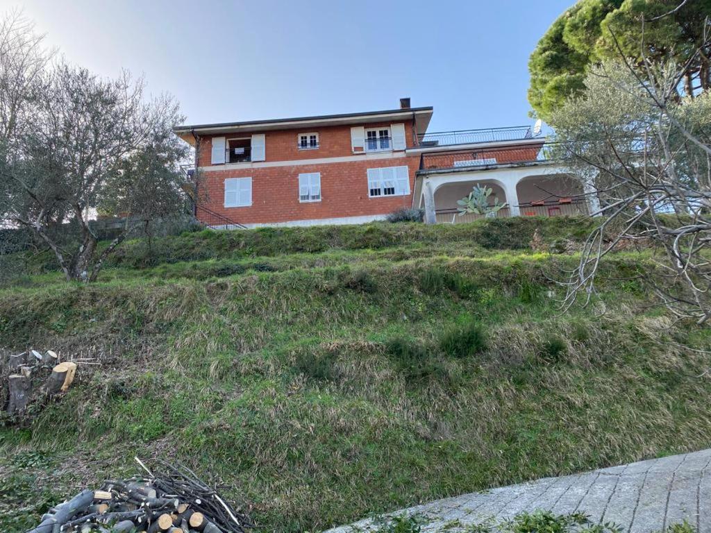 Casa Vacanza Villa Patrizia Follo Alto Buitenkant foto